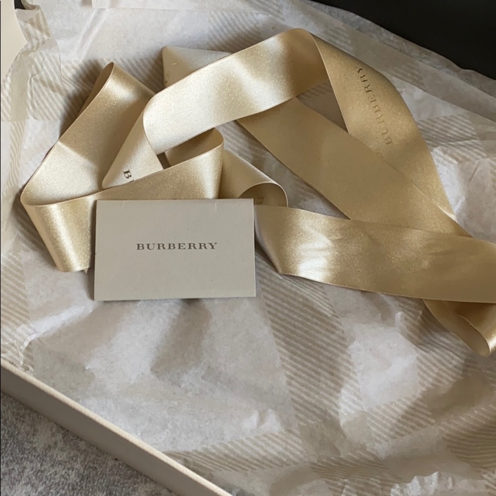 Burberry Tote - Picture 6 of 6